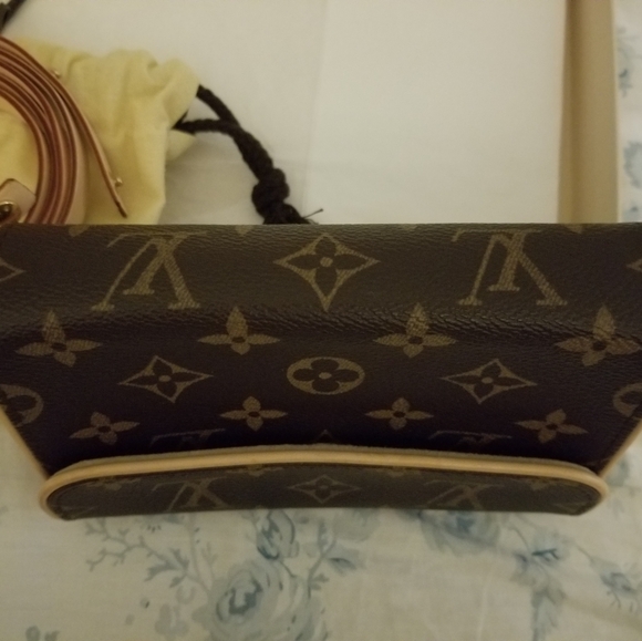 Louis Vuitton Pochette Florentine Belt Bag in Monogram - Picture 8 of 16